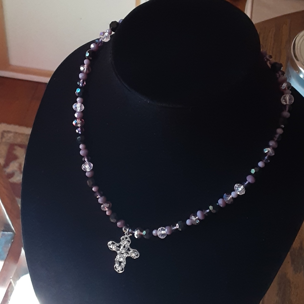 Handcrafted stretch necklace